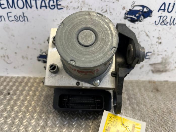 Begagnade ABS-pump Skoda Fabia IV (PJ3) 1.0 MPI 12V Pris € 102,85 Inklusive moms erbjuds av Autodemontage J&W van Esch