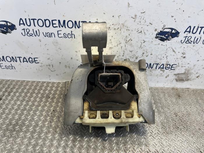 Usagé Support moteur Volkswagen Polo VI (AW1) 1.0 MPI 12V Prix € 39,33 Prix TTC proposé par Autodemontage J&W van Esch