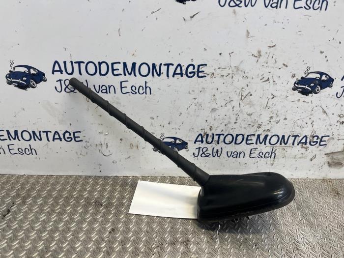 Używane Antena Volkswagen Taigo 1.0 TSI 110 12V Cena € 42,35 Z VAT oferowane przez Autodemontage J&W van Esch