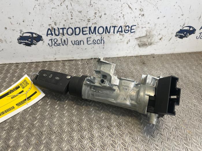 Używane Stacyjka + Kluczyk Skoda Fabia IV (PJ3) 1.0 MPI 12V Cena € 50,82 Z VAT oferowane przez Autodemontage J&W van Esch