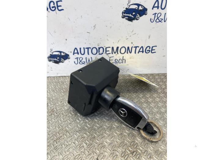 Używane Stacyjka + Kluczyk Mercedes B (W246/W242) 1.8 B-180 CDI BlueEFFICIENCY 16V Cena € 78,65 Z VAT oferowane przez Autodemontage J&W van Esch