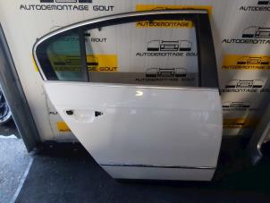 Używane Drzwi prawe tylne wersja 4-drzwiowa Volkswagen Passat (3C2) 3.2 VR6 FSI 24V Cena € 69,99 Procedura marży oferowane przez Autodemontage Gout