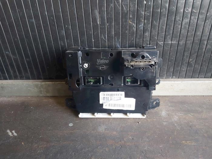 Heater control panel from a MINI Mini (R56) 1.6 16V Cooper 2013