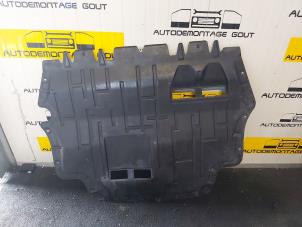 Used Engine protection panel Volkswagen Passat (3C2) 3.2 VR6 FSI 24V Price € 35,00 Margin scheme offered by Autodemontage Gout