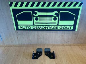 Used Tailgate hinge Peugeot 207 CC (WB) 1.6 16V Price € 19,99 Margin scheme offered by Autodemontage Gout