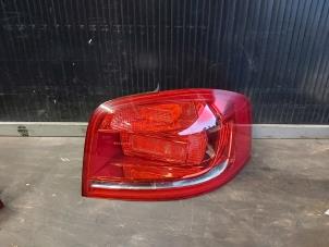 Usagé Feu arrière droit Audi A3 (8P1) 2.0 16V TFSI Prix € 39,99 Règlement à la marge proposé par Autodemontage Gout