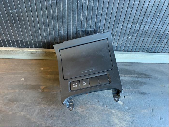 Begagnade Askkopp, fram Volkswagen Golf V (1K1) 1.9 TDI Pris € 19,99 Marginaltabell erbjuds av Autodemontage Gout