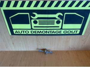 Gebrauchte Türfänger 4-türig links vorne Peugeot 107 1.0 12V Preis € 5,00 Margenregelung angeboten von Autodemontage Gout