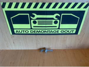 Usados Receptor de puerta de 4 puertas derecha delante Peugeot 107 1.0 12V Precio € 5,00 Norma de margen ofrecido por Autodemontage Gout