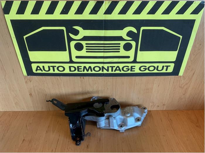 Used Engine mount Peugeot 108 1.2 VTi 12V Price € 49,95 Margin scheme offered by Autodemontage Gout