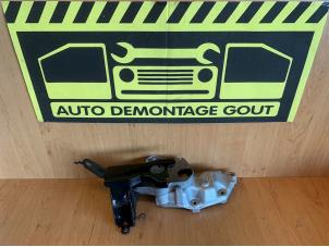 Używane Wspornik silnika Peugeot 108 1.2 VTi 12V Cena € 49,95 Procedura marży oferowane przez Autodemontage Gout