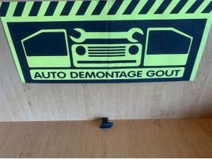 Usados Interruptor Peugeot 107 1.0 12V Precio € 9,95 Norma de margen ofrecido por Autodemontage Gout