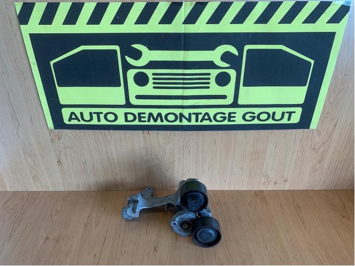 Usagé Support dynamo haut Renault Captur I (2R) 0.9 Energy TCE 12V Prix € 59,99 Règlement à la marge proposé par Autodemontage Gout