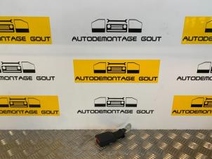 Usagé Attache ceinture arrière gauche Peugeot 108 1.0 12V Prix € 9,95 Règlement à la marge proposé par Autodemontage Gout