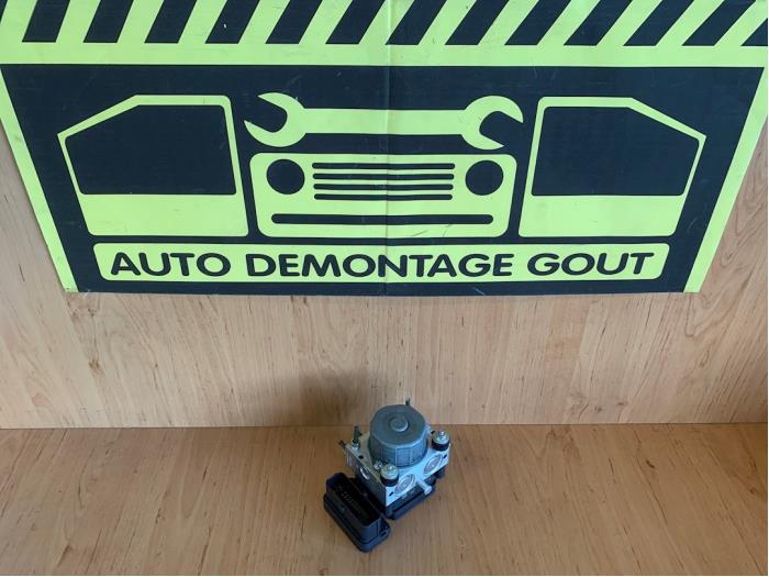 Usagé Pompe ABS Peugeot 107 1.0 12V Prix € 19,95 Règlement à la marge proposé par Autodemontage Gout