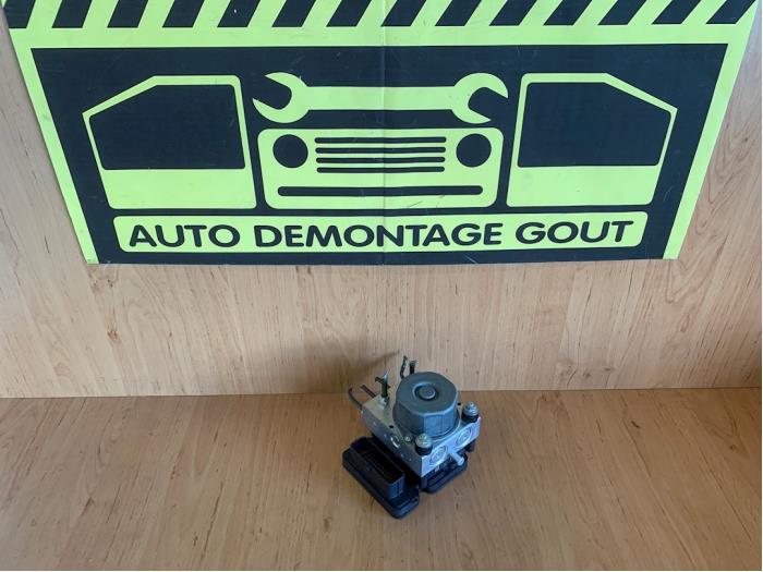 Usagé Pompe ABS Peugeot 108 1.0 12V Prix € 39,99 Règlement à la marge proposé par Autodemontage Gout