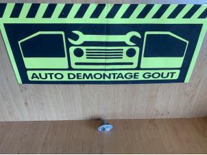 Used Front wing indicator, right Peugeot 108 1.0 12V Price € 4,99 Margin scheme offered by Autodemontage Gout