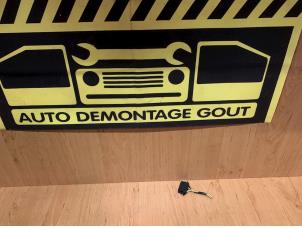 Usados Conector de resistencia de calefactor Peugeot 107 1.0 12V Precio € 4,99 Norma de margen ofrecido por Autodemontage Gout