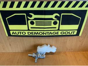 Używane Glówny cylinder hamulcowy Peugeot 108 1.0 12V Cena € 24,99 Procedura marży oferowane przez Autodemontage Gout