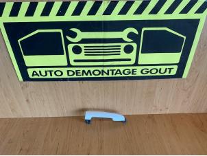 Usados Manija de puerta de 4 puertas derecha delante Peugeot 108 1.0 12V Precio € 9,95 Norma de margen ofrecido por Autodemontage Gout