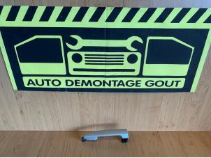 Usagé Poignée portière 4portes avant gauche Peugeot 108 1.0 12V Prix € 9,95 Règlement à la marge proposé par Autodemontage Gout