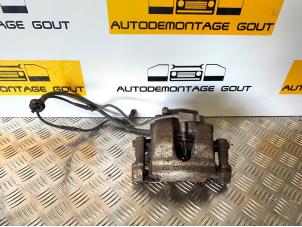 Used Front brake calliper, right Mercedes SLK (R170) 2.3 230 K 16V Price € 29,99 Margin scheme offered by Autodemontage Gout