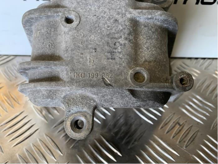 Support moteur d'un Volkswagen Golf VI (5K1) 1.4 16V 2010