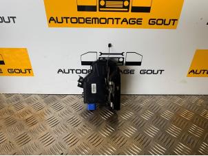 Used Rear door lock mechanism 4-door, left Porsche Cayenne (9PA) 3.2 V6 24V Price € 35,00 Margin scheme offered by Autodemontage Gout