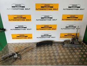 Usagé Timonerie de changement de vitesse Audi TT (8J3) 3.2 V6 24V Quattro Prix € 59,99 Règlement à la marge proposé par Autodemontage Gout