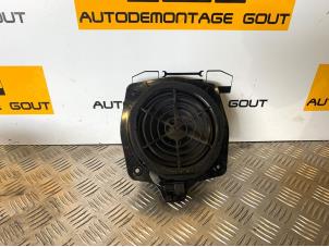 Usados Altavoz Audi A4 Cabrio (B7) 2.0 TFSI 20V Precio € 19,99 Norma de margen ofrecido por Autodemontage Gout