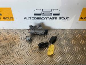 Usagé Serrure de contact + clé Audi A4 Cabrio (B7) 2.0 TFSI 20V Prix € 69,99 Règlement à la marge proposé par Autodemontage Gout