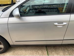Used Door 4-door, front left Volkswagen Passat Variant (3C5) 2.0 TDI 140 Price € 150,00 Margin scheme offered by Autodemontage Gout