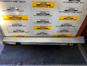 Gebrauchte Seitenschürze links BMW 5 serie Touring (E61) 530i 24V Preis € 75,00 Margenregelung angeboten von Autodemontage Gout