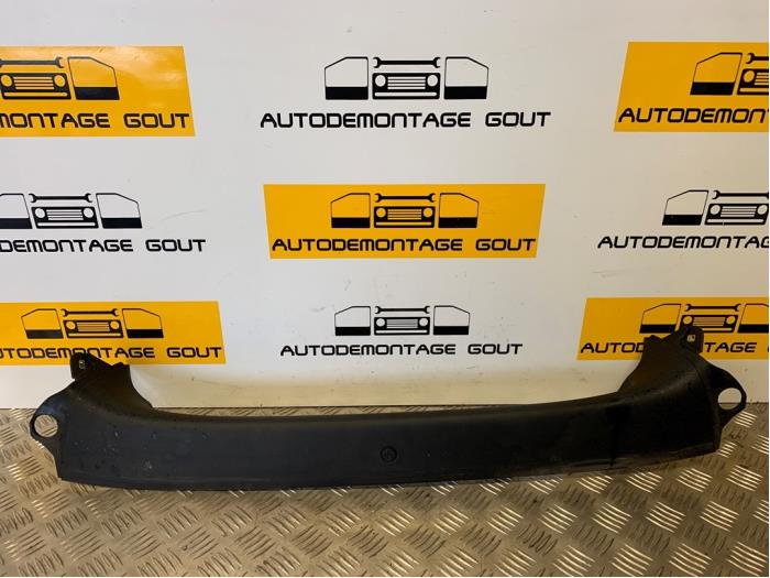 Used Engine cover Porsche Cayenne (9PA) 3.2 V6 24V Price € 19,99 Margin scheme offered by Autodemontage Gout