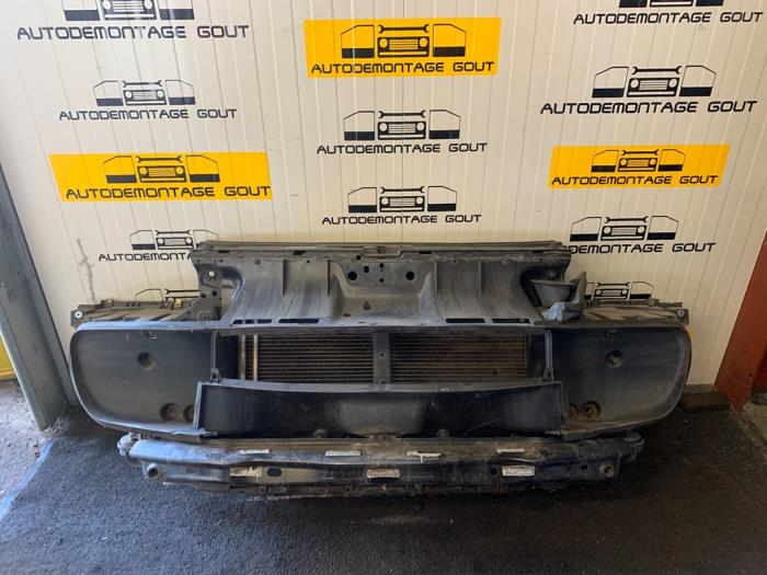 Używane Panel przedni Porsche Cayenne (9PA) 3.2 V6 24V Cena € 399,99 Procedura marży oferowane przez Autodemontage Gout