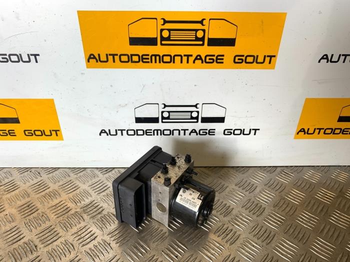 Używane Pompa ABS Volkswagen Golf IV (1J1) 1.9 TDI 100 Cena € 25,00 Procedura marży oferowane przez Autodemontage Gout