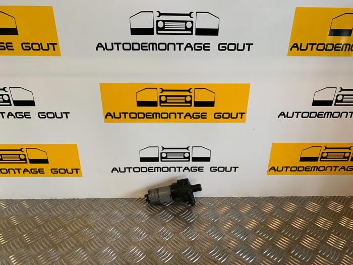 Usagé Pompe à eau Mercedes V (638.2) V-220 2.2 CDI 16V Prix € 19,99 Règlement à la marge proposé par Autodemontage Gout