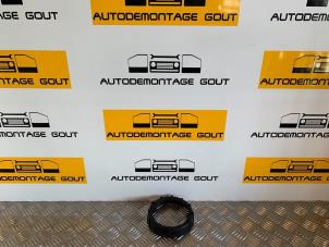 Usados Abrazadera de depósito de combustible Volkswagen Polo IV (9N1/2/3) 1.2 12V Precio € 14,99 Norma de margen ofrecido por Autodemontage Gout