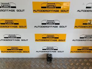 Usagé Robinet chauffage électrique Mercedes SLK (R170) 2.3 230 K 16V Prix € 39,99 Règlement à la marge proposé par Autodemontage Gout