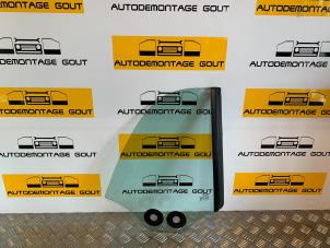 Używane Szyba prawa tylna wersja 2-drzwiowa Austin Mini Open (R52) 1.6 16V One Cena € 34,99 Procedura marży oferowane przez Autodemontage Gout