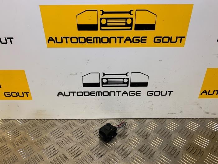 Używane Przelacznik lusterka Mercedes SL (R129) 3.0 300 SL 24V Cena € 19,99 Procedura marży oferowane przez Autodemontage Gout