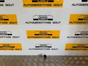 Used Tank cap cover switch Volkswagen New Beetle (9C1/9G1) 2.0 Price € 9,95 Margin scheme offered by Autodemontage Gout