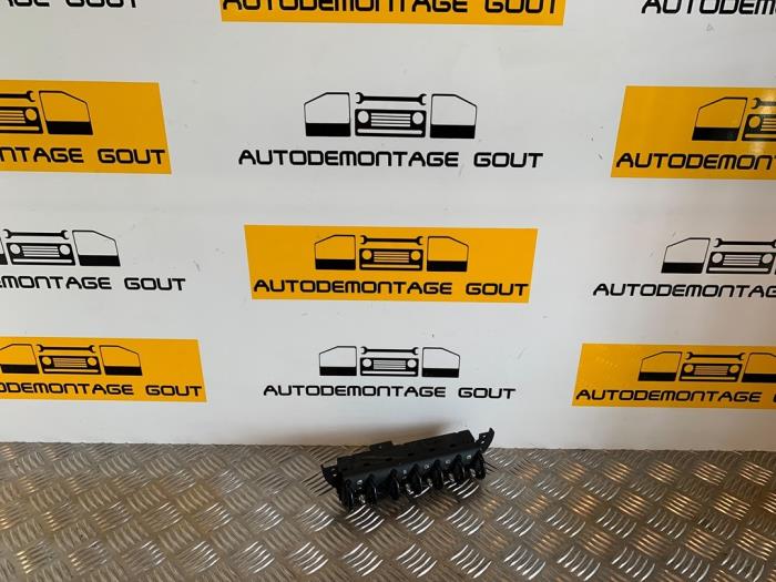 Usados Interruptor de ventanilla eléctrica Austin Mini Open (R52) 1.6 16V Cooper Precio € 29,99 Norma de margen ofrecido por Autodemontage Gout