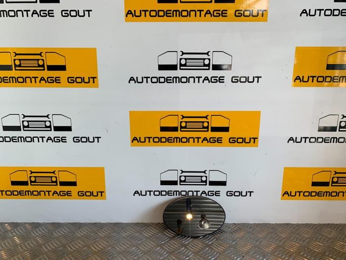 Używane Szyba lusterka lewego BMW Mini (R50/53) 1.6 16V Cooper Cena € 9,95 Procedura marży oferowane przez Autodemontage Gout