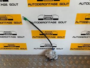 Usagé Serrure portière mécanique 4portes avant gauche Peugeot Bipper (AA) 1.4 HDi Prix € 29,99 Règlement à la marge proposé par Autodemontage Gout