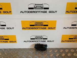 Usagé Poignée portière 4portes avant droite Peugeot 108 1.0 12V Prix € 9,95 Règlement à la marge proposé par Autodemontage Gout