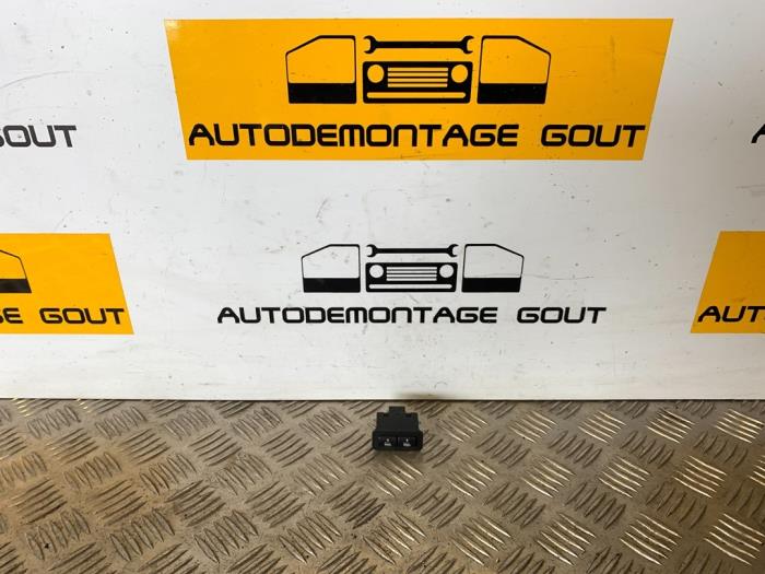 Usados Interruptor de ventanilla eléctrica Austin Mini Open (R52) 1.6 16V Cooper S Precio € 9,95 Norma de margen ofrecido por Autodemontage Gout