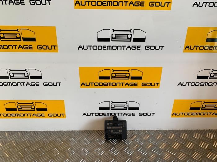 Używane Modul Comfort Audi A5 Cabrio (8F7) 2.0 TFSI 16V Cena € 49,99 Procedura marży oferowane przez Autodemontage Gout