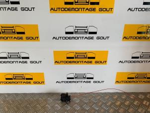 Usagé Moteur de verrouillage clapet réservoir Audi A5 Cabrio (8F7) 2.0 TFSI 16V Prix € 24,99 Règlement à la marge proposé par Autodemontage Gout