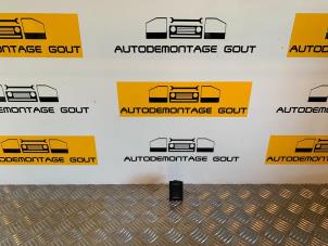 Usagé Commutateur éclairage d'urgence Volkswagen Golf VII (AUA) 1.2 TSI 16V Prix € 14,99 Règlement à la marge proposé par Autodemontage Gout